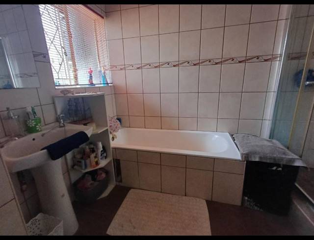 4 BEDROOM HOUSE FOR SALE IN LINMEYER